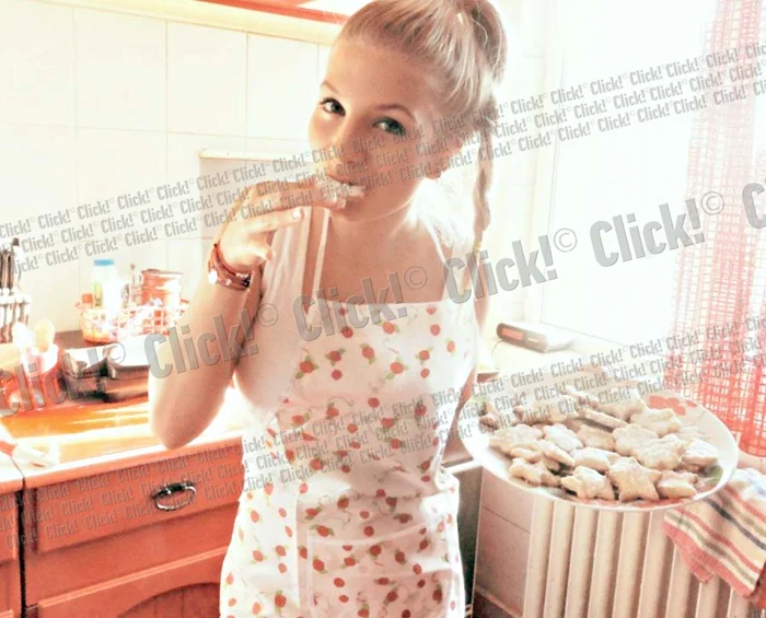 
    Ana a învăţat reţeta de  fursecuri de la bunica ei.  Îi plac la nebunie, mai ales  dimineaţa, lângă o cană  de lapte cald.  