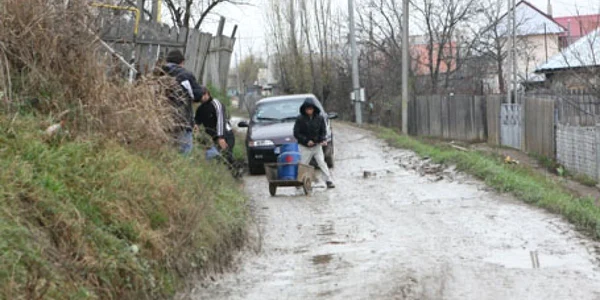 Localnicii îi atenţionează pe şoferii străini care nu ştiu de capcană