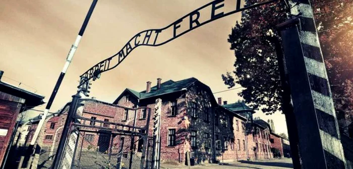 Intrarea în lagărul de la Auschwitz-Birkenau