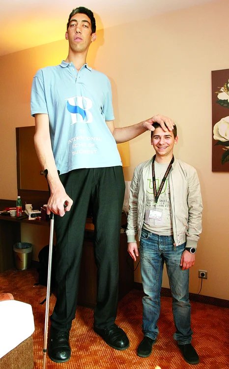 Sultan Kösen- 2,46 m, Reporterul Click!- 1,67 metri