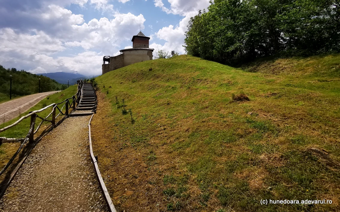 Cetatea medievală Mălăiești din Hunedoara  Foto Daniel guță (17) jpg
