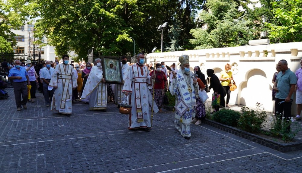 Procesiune cu Preasfântul Sacrament pe străzile din centrul Capitalei