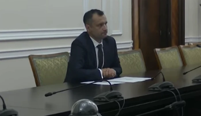 
    Comisarul șef Daniel Marius Ivașcu, în timpul concursuluifoto: captură/YouTube  