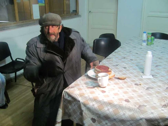 La Azilul de Noapte cei cazaţi au parte de cel puţin doua mese pe zi FOTO: arhivă
