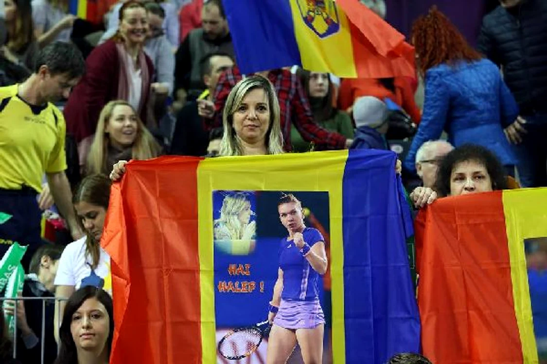 
    Fanii Simonei Halep din tribunaFOTO: inquam photos/mircea rosca  