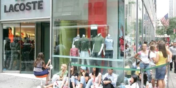 Lacoste operează mai bine de 1.200 de magazine în peste 110 ţări Foto