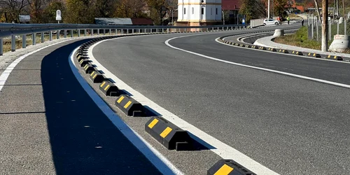 DJ 703 G Drumul care pornește din centura stațiunii Călimănești și merge paralel cu crestele Carpaților spre Șuici Argeș Foto Daciana Stoica jpg