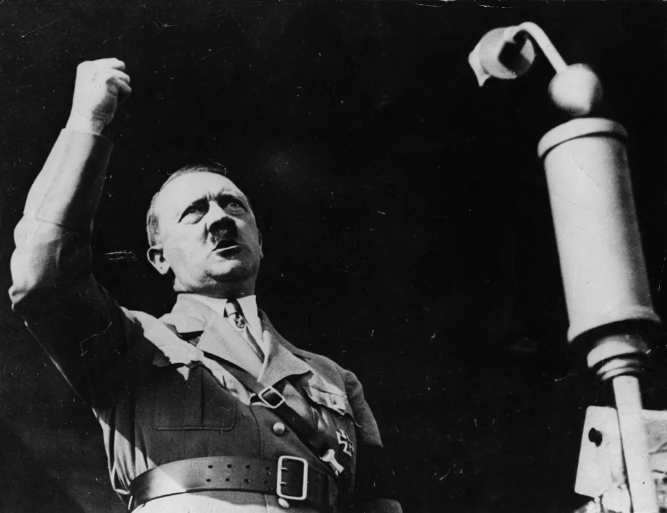 
    Adolf Hitler și Eva Braunfoto: Getty Images  