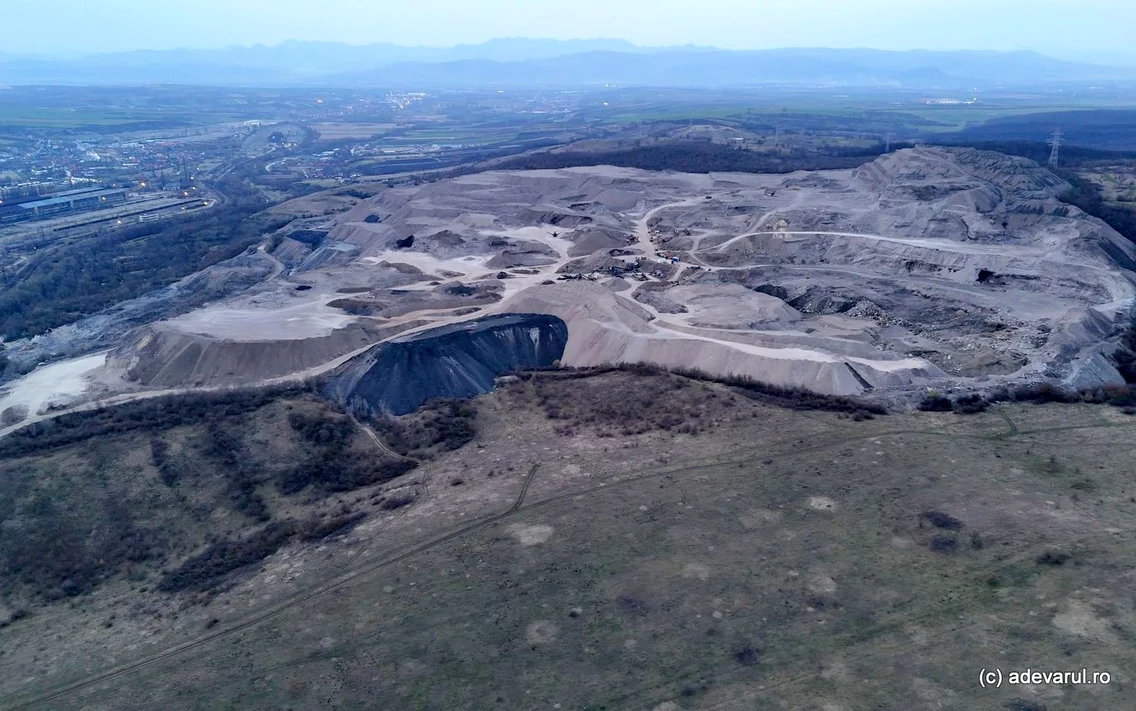 Halda de zguda a combinatului  Foto Daniel Guță ADEVĂRUL jpg