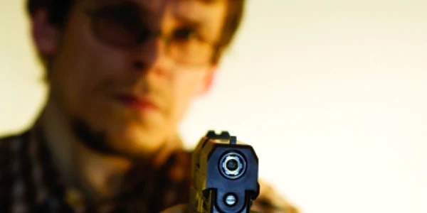 Iași: Pistolul de la cingătoare, ultima modă în Moldova