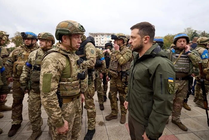 Șeful Armatei Ucrainene, Oleksandr Sirski și președintele Volodimir Zelenski/FOTO.Facebook