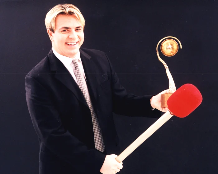 În 2001,când prezenta emisiunea "Gong Show" (Antena 1)