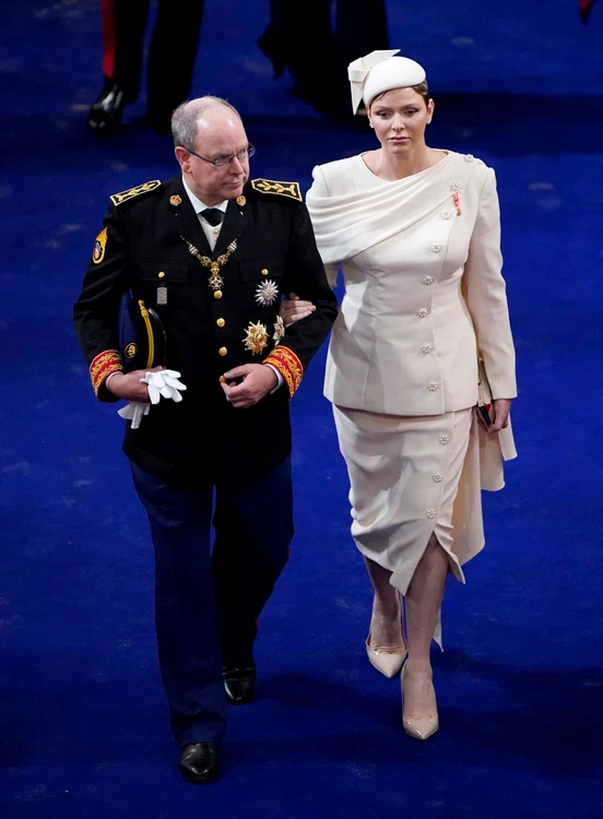 Prințesa Charlène de Monaco a purtat un compleu bej (Foto: GETTYIMAGES)