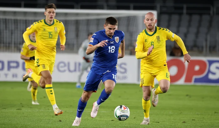Răzvan Marin (centru), unul dintre marcatori (FOTO: Sportpictures)
