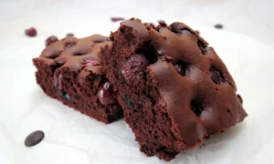 prajitura cu visine si chipsuri de ciocolata jpeg