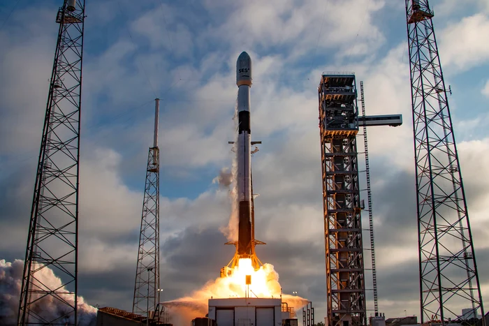 Racheta SpaceX Falcon 9 care a dus în pațiu sateliții O3b mPOWER.