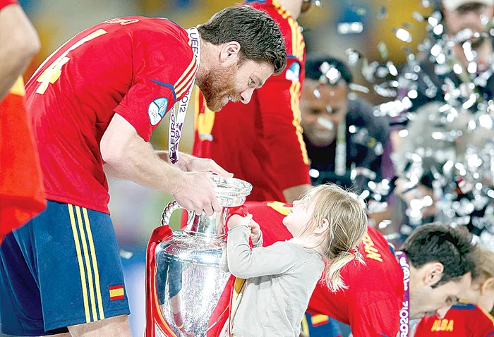 Fetiţa lui Xabi Alonso n-a putut să ridice singură cupa