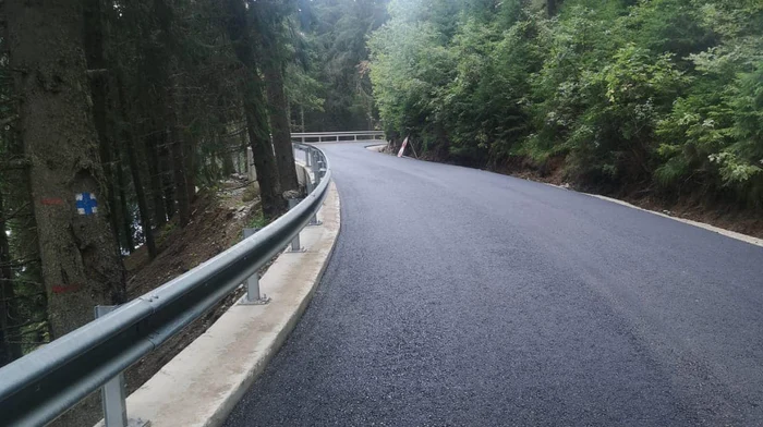 Primul strat de asfalt pe DJ 714 a fost turnat săptămâna aceasta. FOTO. CJ Dâmbovița