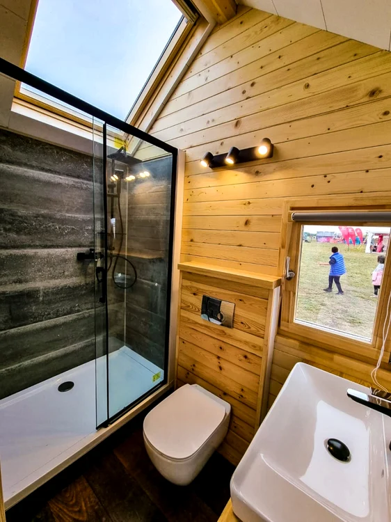 Un spectaculos tiny house care costă 25.000 de euro