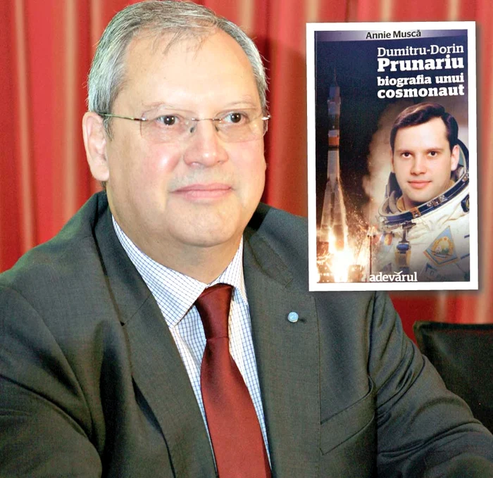 
    Dumitru Prunariu, în vârstă de 59 de ani,  este al 103-lea pământean care a ajuns în  spaţiu şi a fost ofiţer al Armatei României  în perioada 1978 - 2007  