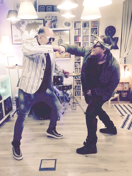 
    Colaborarea lui  Daniel Iordăchioaie  cu What’s UP, la piesa  ”Pe furiş”, i-a adus  100.000 de vizualizări, în  două zile de la lansare  