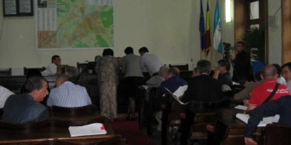 Consilierii locali mureşeni au uitat de rapoartele de activitate