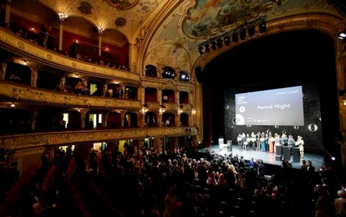 Pelicula „Doua Lozuri“ a fost premită de juriu la Festivalul de Film de la  Zürich.