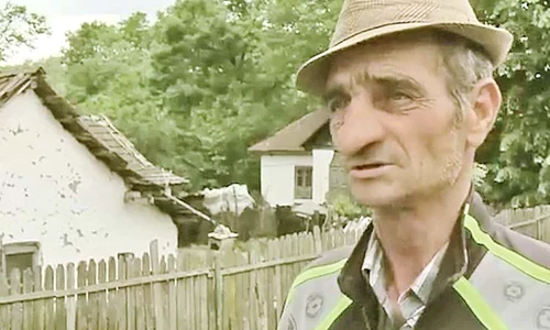 „Unii zic că PSD ul, unii zic  că PNL ul”, spune bărbatul că  trebuie să voteze la referendum jpeg