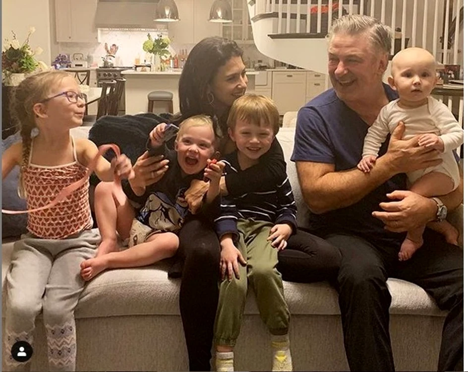Alec Baldwin, alături de soţia, Hilaria, şi cei 4 copiiFoto: Instagram