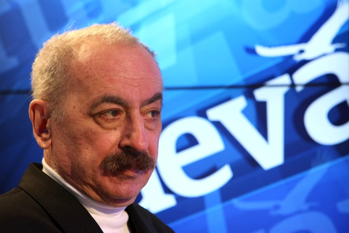 Deşi retras din viaţa
politică de opt ani, Radu Vasile 
a rămas mereu preocupat de problemele ţării. FOTO: Marian Iliescu