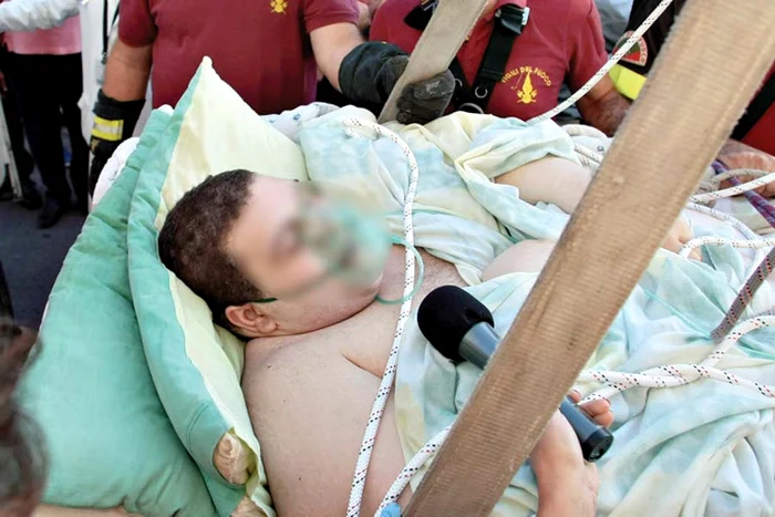 Misiunea s-a  desfăşurat la  peste 14 metri  înălţime