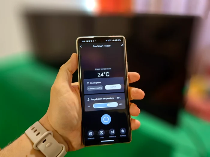 Aplicația Aeno pe smartphone cu Android.