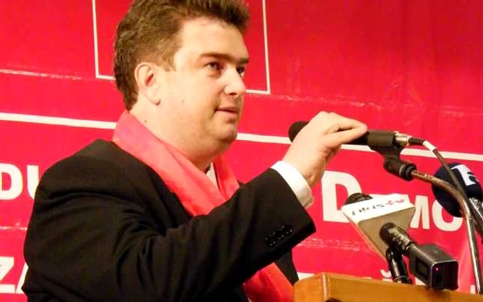 Ioan Cătălin Nechifor spune că CJ Suceava va negocia nu alt operator dacă TAROM menţine decizia de suspendare a zborurilor Suceava - Bucureşti în sezonul de iarnă. FOTO: Dinu ZARĂ