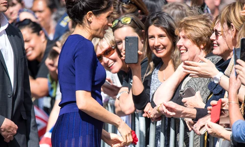 Rochia i a jucat feste lui Meghan png