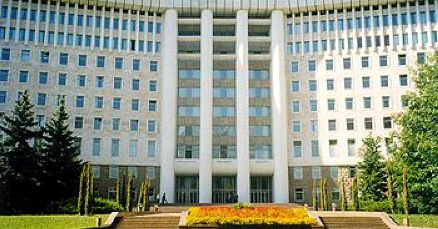 O zi istorică: Parlamentarii de la Chişinău au votat pentru Reîntregirea Neamului Românesc