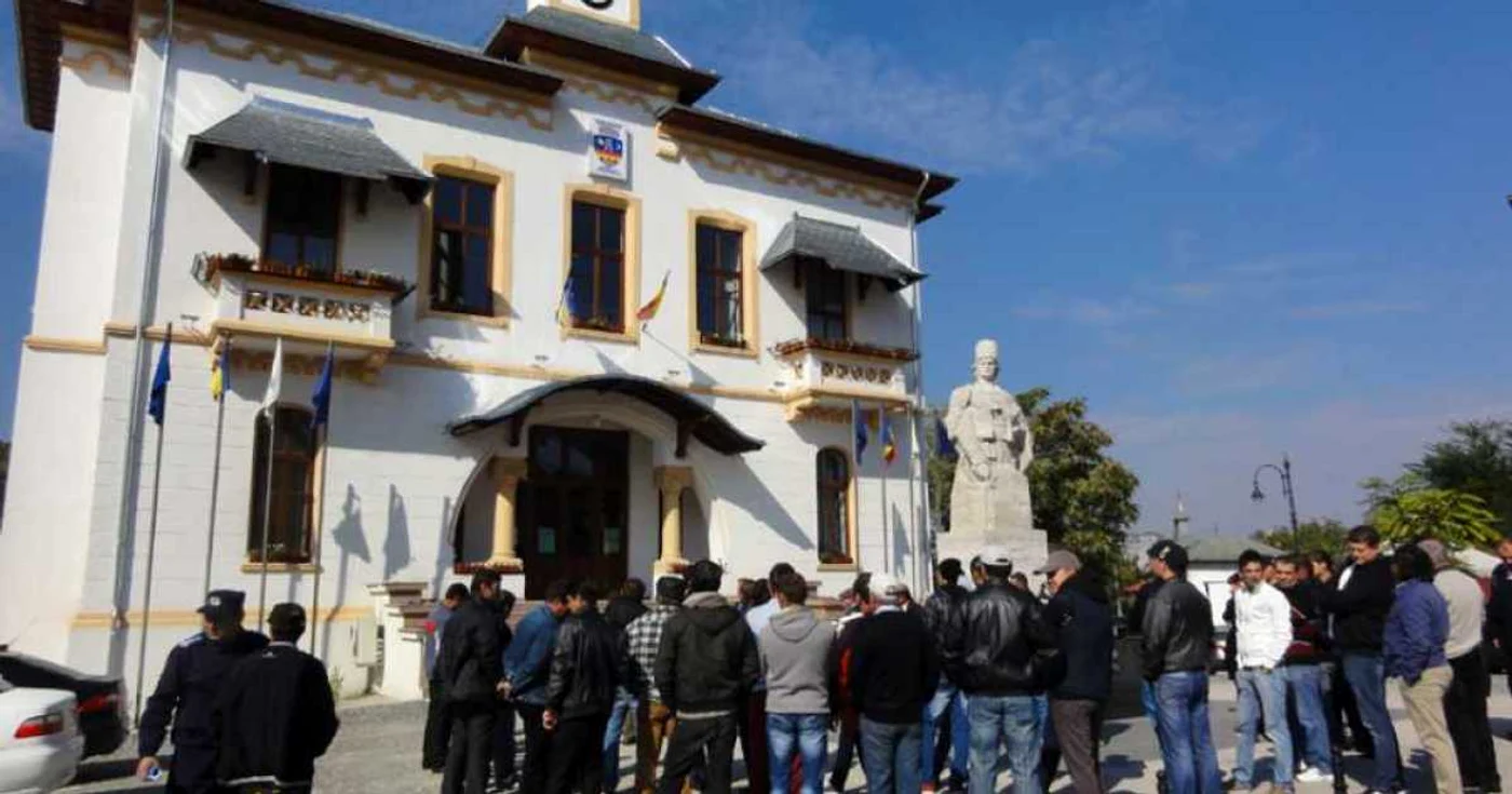 Deşi mulţi slătineni s-au arătat contra vignetei de parcare, la protest au venit doar o mică parte...