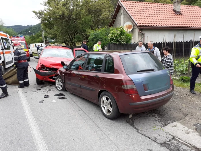 accident cu patru raniti in petrosani foto isu hunedoara