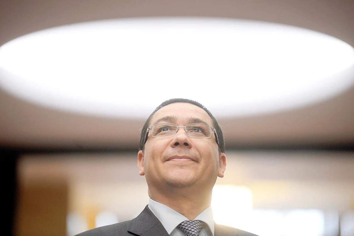 Victor Ponta este cercetat penal, dar deputaţii au votat împotriva ridicării imunităţiiFoto: Mediafax
