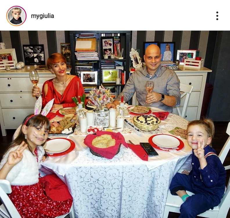 Solista Giulia Anghelescu și familia 
