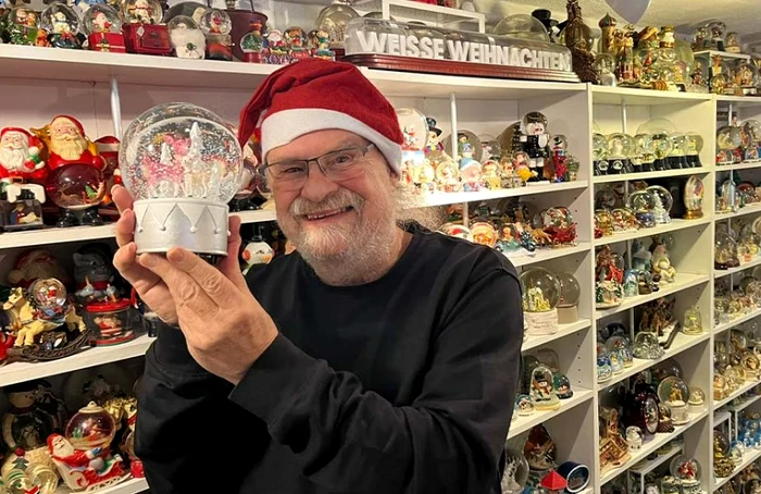 Josef Cardinal are o colecție impresionantă de globuri FOTO: Guinness World Records