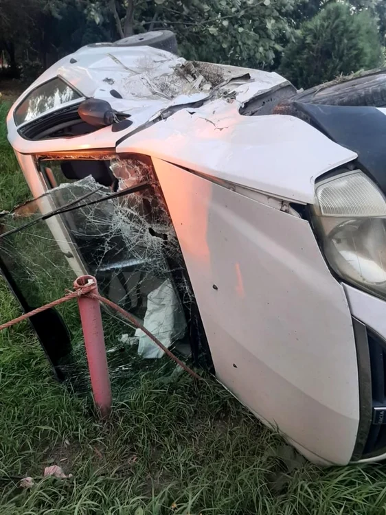 Două persoane au fost rănite în accidetn FOTO ISU Ialomiţa