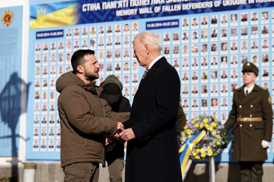 Biden (dreapta) alături de Zelenski la Kiev FOTO AFP