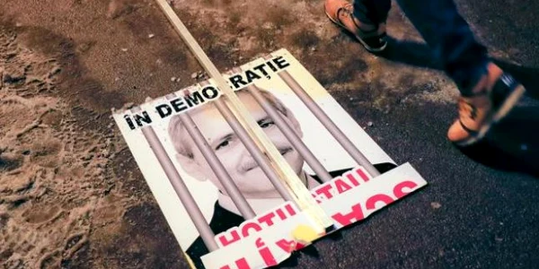 "În democraţie hoţii stau după gratii"