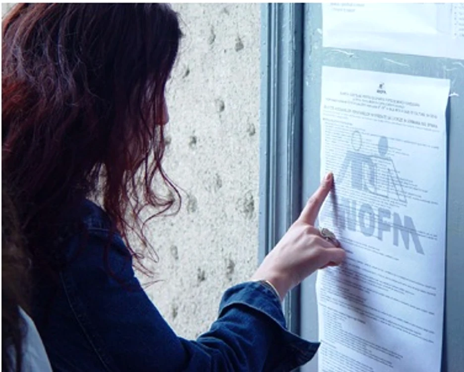 Tineri aflați în căutarea unui loc de muncă
