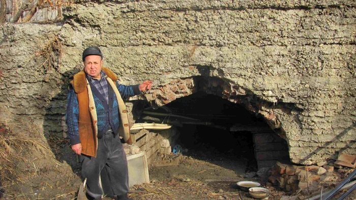 Gheorghe Tănase şi-a făcut cotineaţă de păsări în buncăr