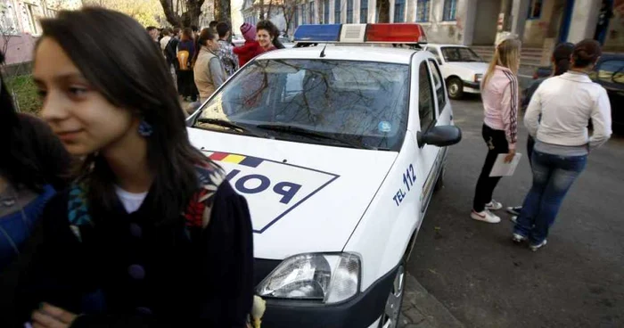 Peste 300 de elevi au fost evacuați din liceu în urma amenințării cu bombă FOTO arhivă Adevărul