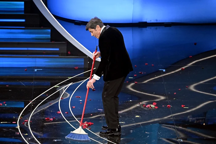 Gianni Morandi mătură scena de la Sanremo 