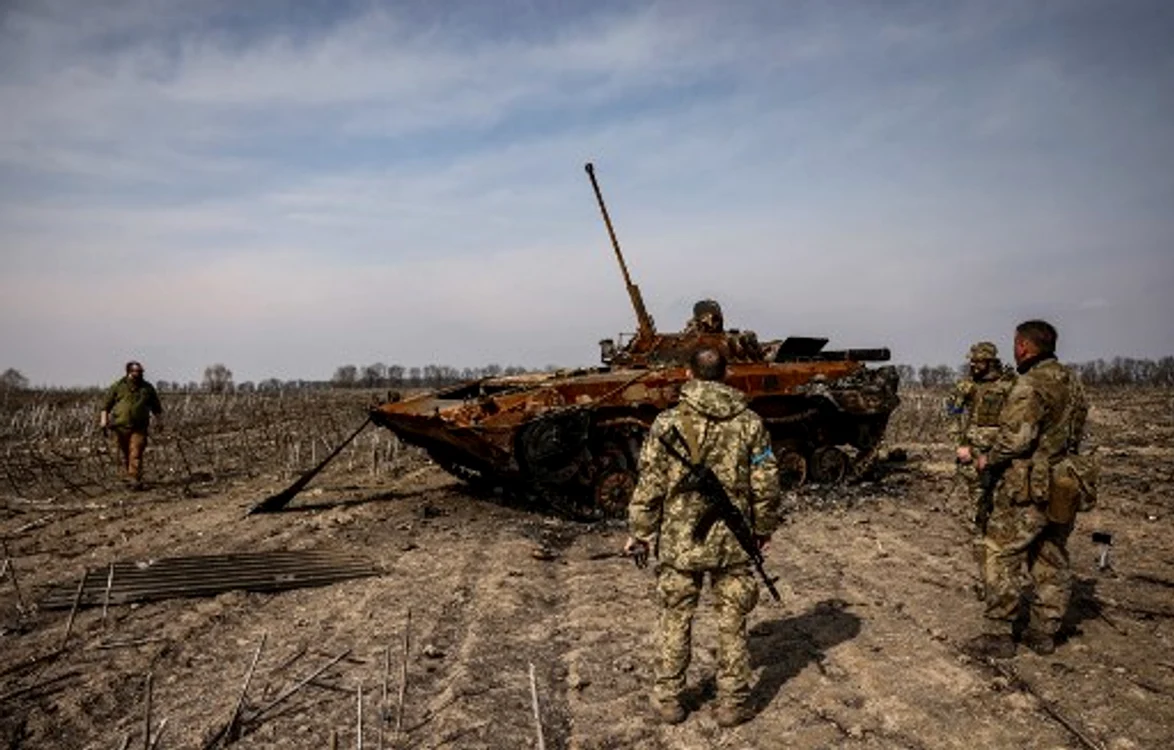Un tac rusesc ars, în regiunea Kiev foto: AFP
