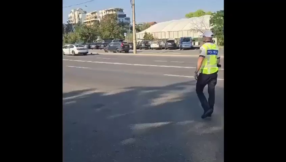  Primul șofer amendat „cu tableta” de polițiștii rutieri. Pentru ce l-au oprit oamenii legii