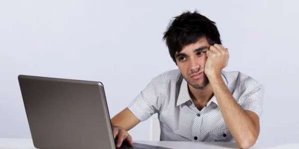 Activitatea intensă pe Internet poate fi un semn de depresie